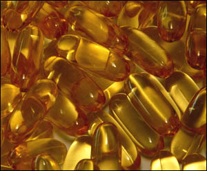 Fish oil is a great way to avoid fat accumulating in your liver: Picture of fish oil capsules.